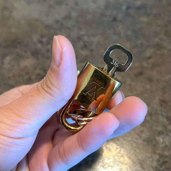 Louis Vuitton #316 Lock and Key Gold Brass with new unbranded chain - Picture 3 of 7